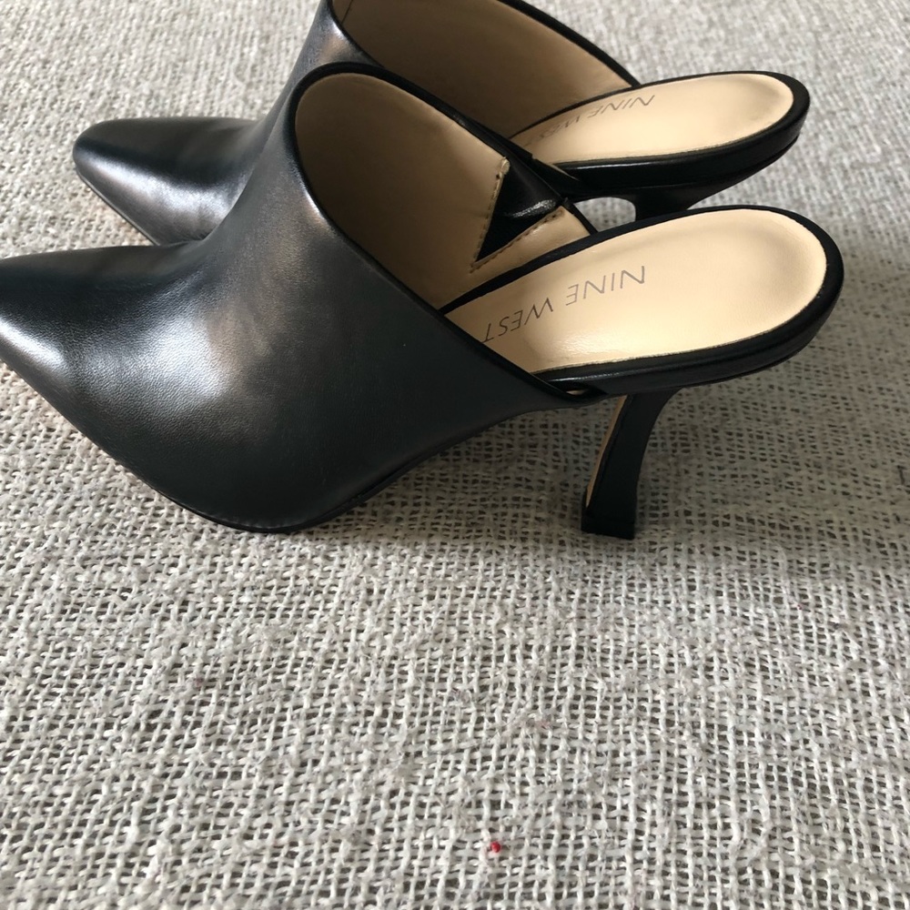 Nine West Shoes | Point- toe mules. size: 5 - Picture 4 of 7
